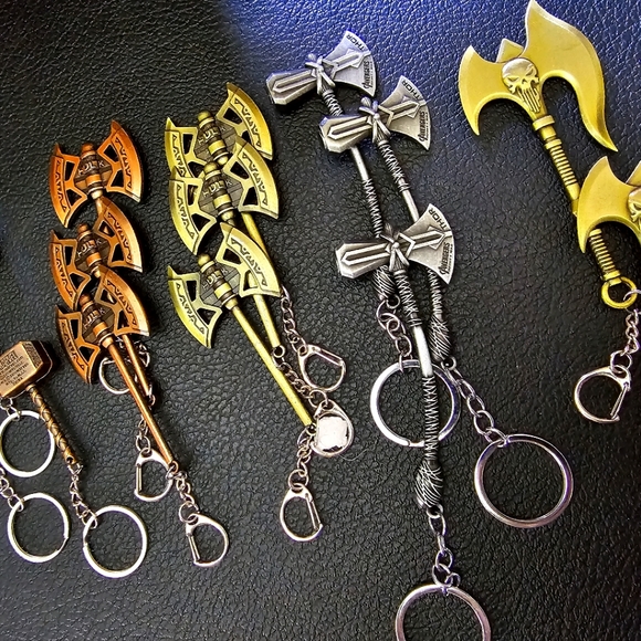 Marvel Metal Keychains - Picture 1 of 6